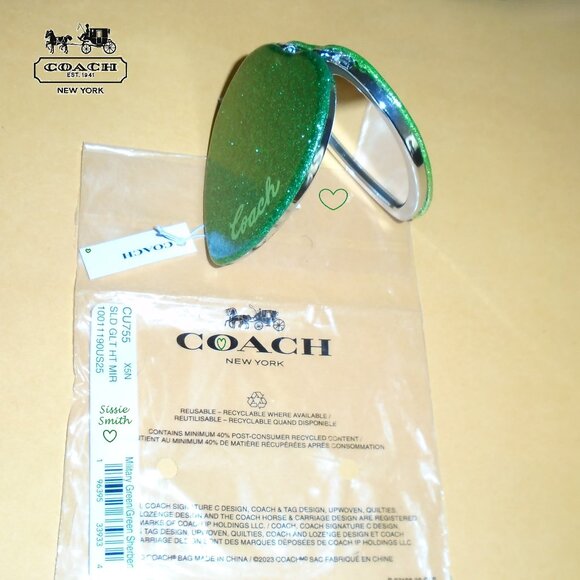 💖Coach Green Glitter Heart Compact Mirror💖 - Picture 2 of 4
